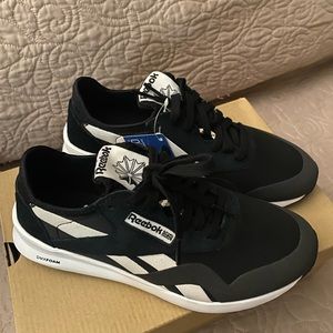 NIB Reebok Classic Nylon Sneakers 7